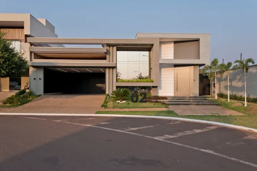 Projeto de arquitetura em Rio Brilhante MS: fachada de residência de alto padrão por Juliana Saraiva